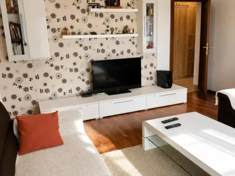 Prodaja, dvosoban stan, 64m², Stari Aerodrom, Podgorica - image 2