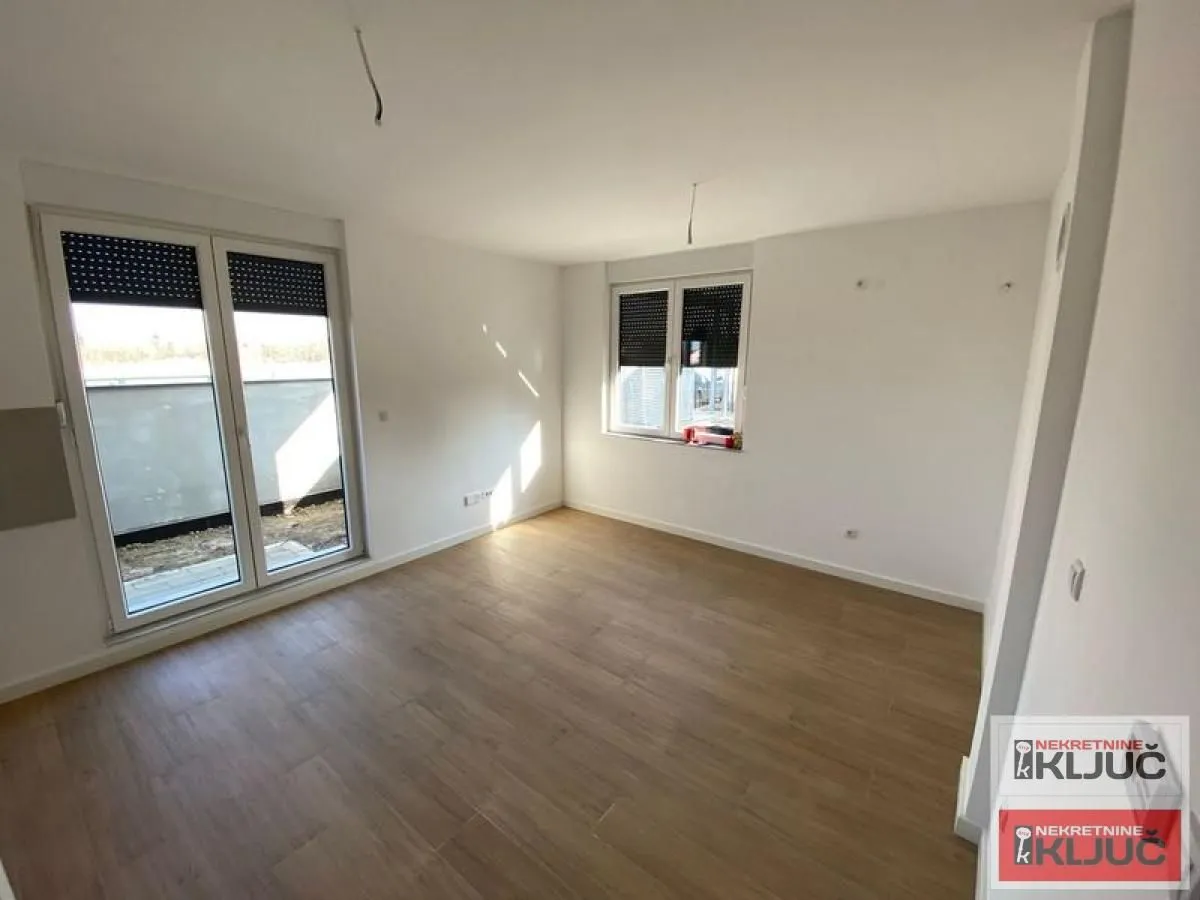 Prodaja, trosoban stan, 55m², Petrovaradin, Novi Sad