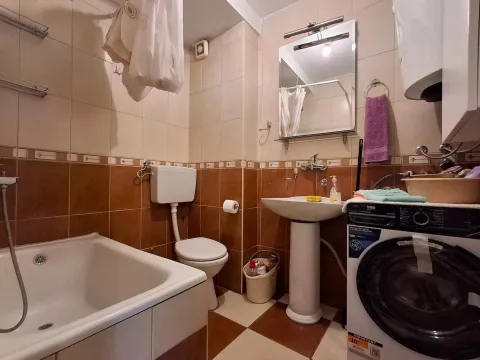 Izdavanje, jednosoban stan, 58m², Blok 6, Podgorica - image 10