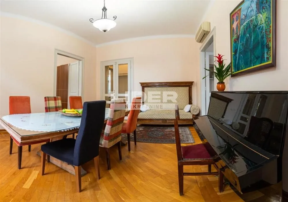 Izdavanje, četvorosoban stan, 160m², Stari Grad, Beograd