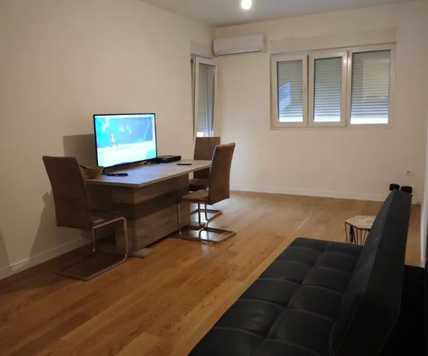 Izdavanje, jednosoban stan, 51m², Central Point, Podgorica