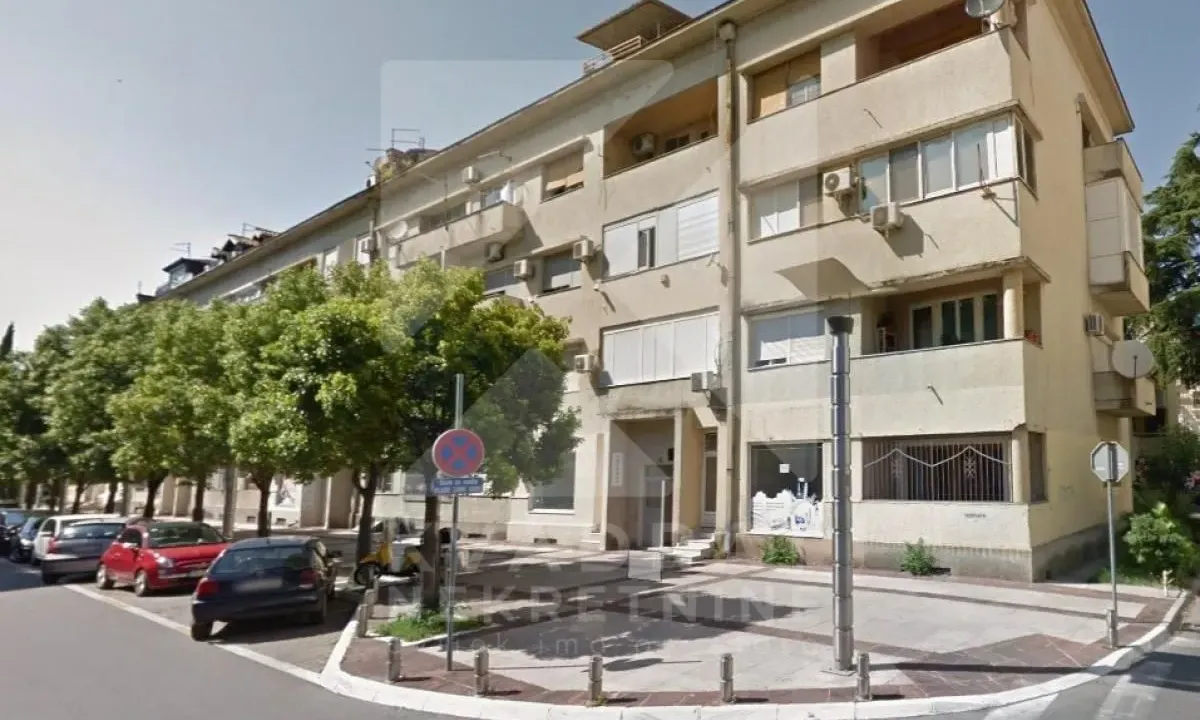 Izdavanje, dvosoban stan, 73m², Centar, Podgorica