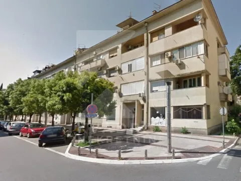 Izdavanje, dvosoban stan, 73m², Centar, Podgorica