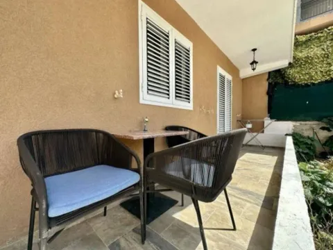 Izdavanje, dvosoban stan, 70m², Mažina, Tivat - image 2