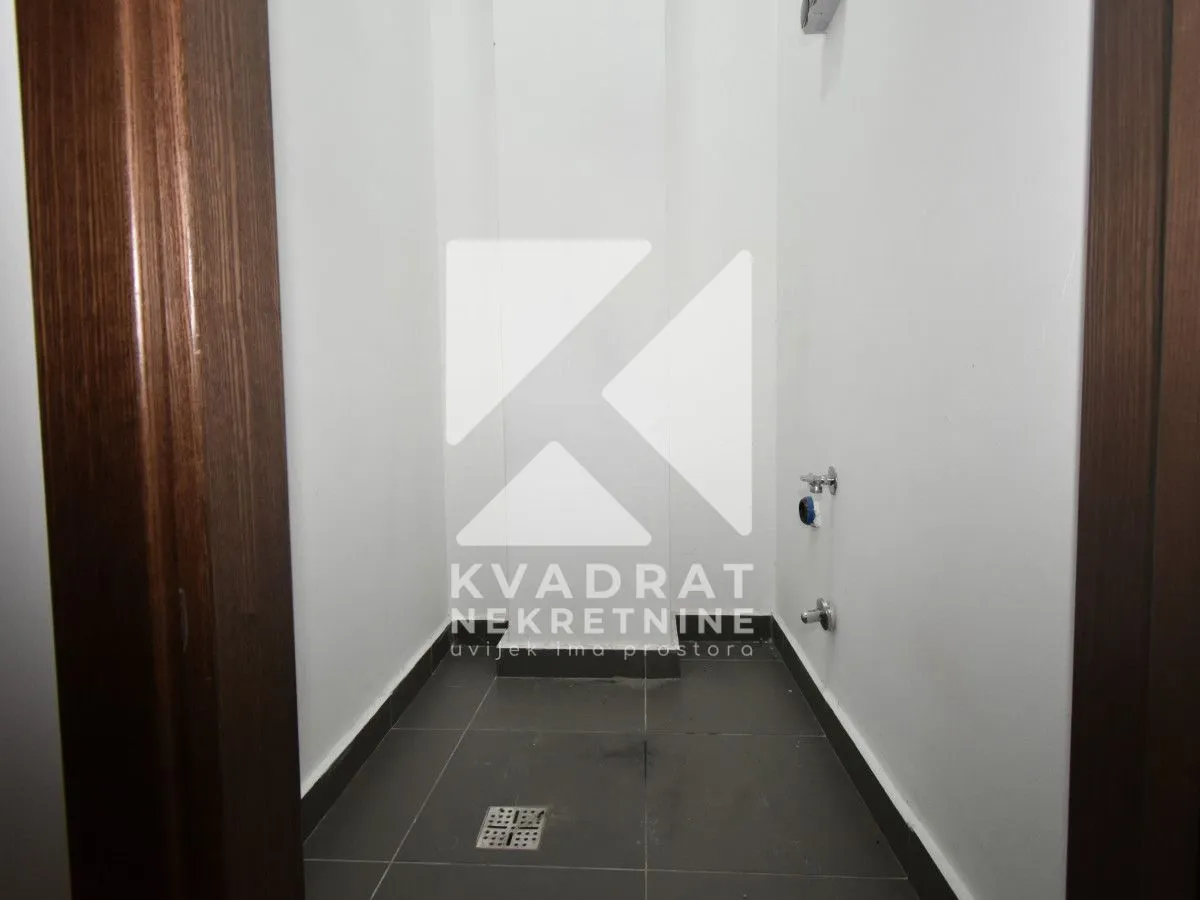 Izdavanje, četvorosoban stan, 230m², Kruševac, Podgorica