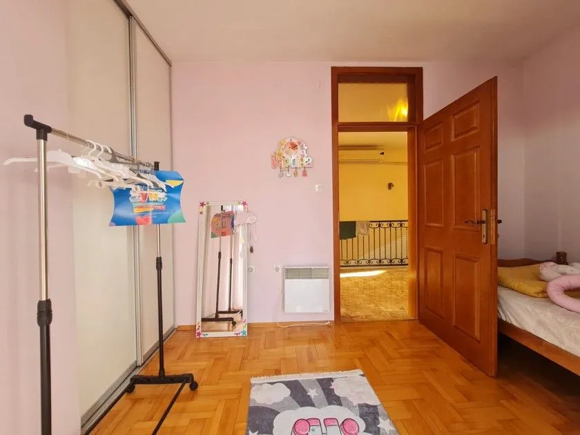 Rent, house, 180m², Tološi, Podgorica