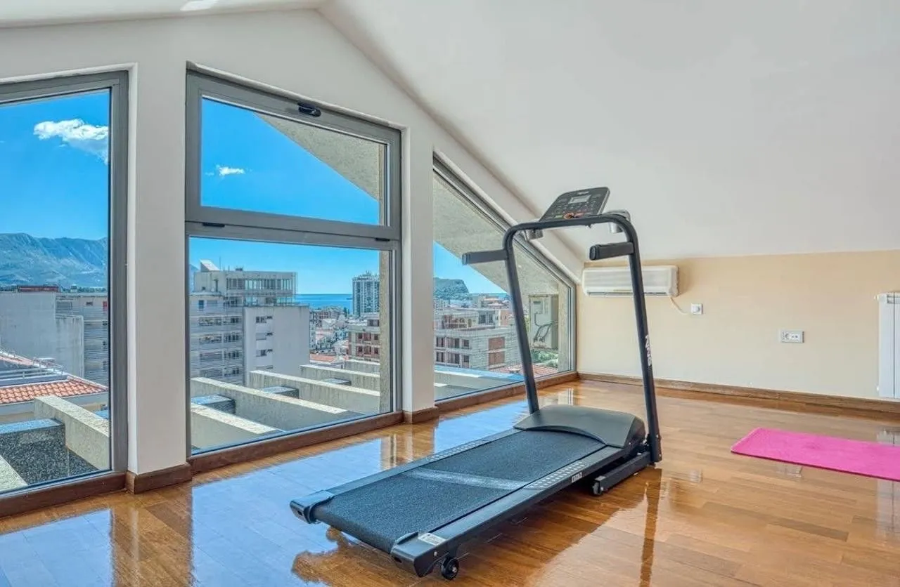Prodaja, četvorosoban stan, 188m², Budva, Crna Gora