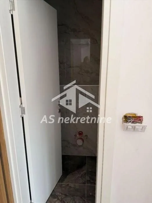 Prodaja, trosoban stan, 71m², Zemun Cara Dušana, Zemun Sve Podlokacije