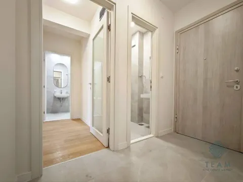 Rent, office space, 70m², Central Point, Podgorica - image 10