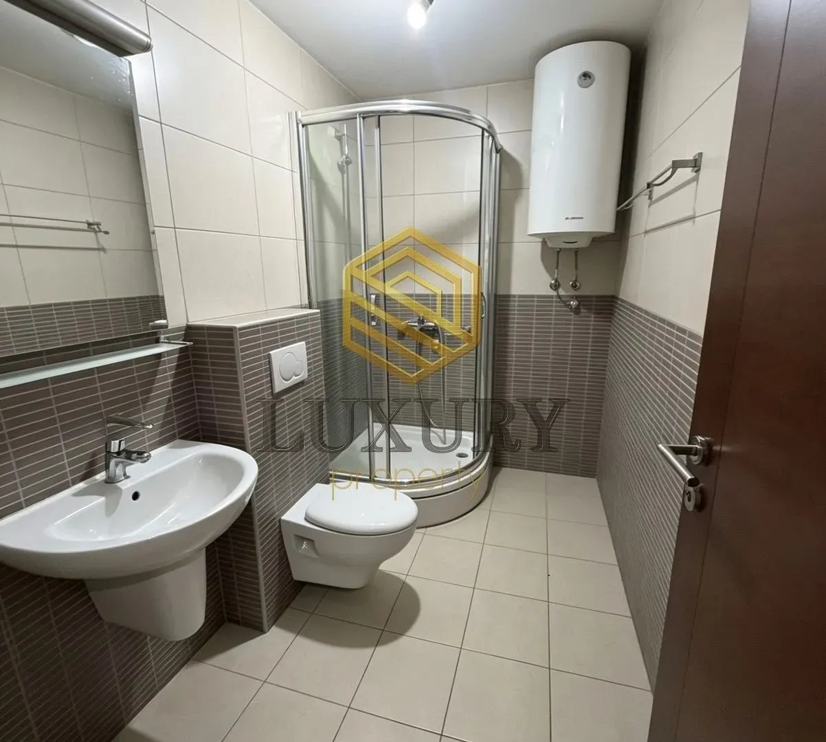 Prodaja, trosoban stan, 120m², Tološka šuma, Podgorica