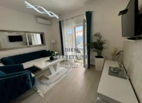 Izdavanje, dvosoban stan, 70m², Bečići, Budva