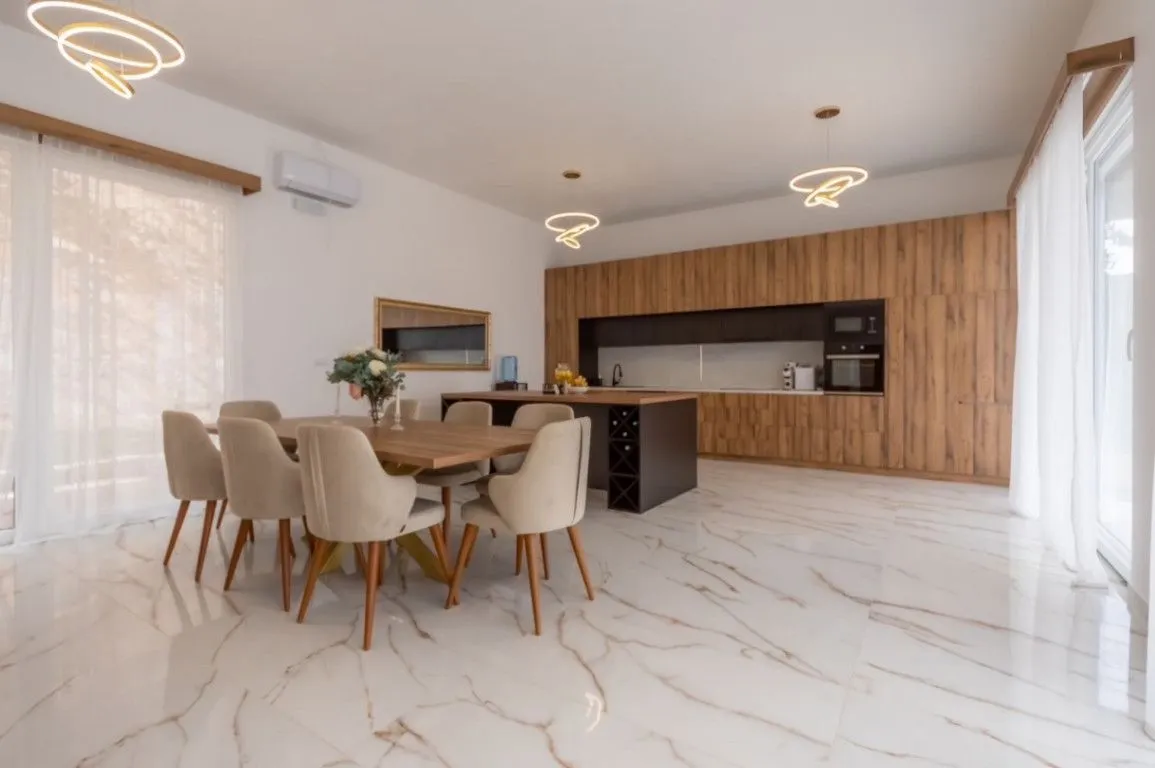 Rent, house, 560m², Dubrava, Bar