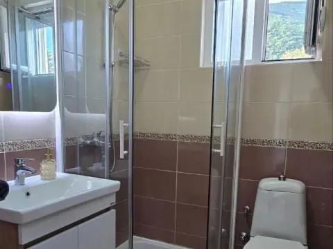 Izdavanje, dvosoban stan, 80m², Đenovići, Herceg Novi - image 7