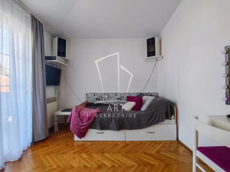 Prodaja, kuća, 204m², Banjica, Voždovac Sve Podlokacije