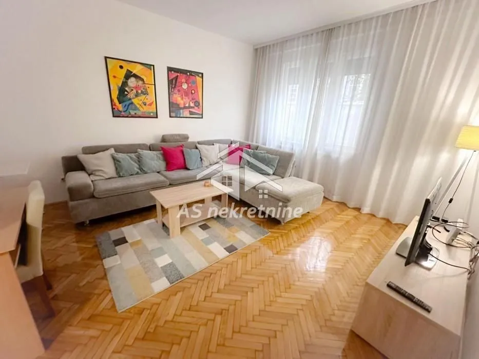 Izdavanje, dvosoban stan, 67m², Kalenić Pijaca, Vračar Sve Podlokacije