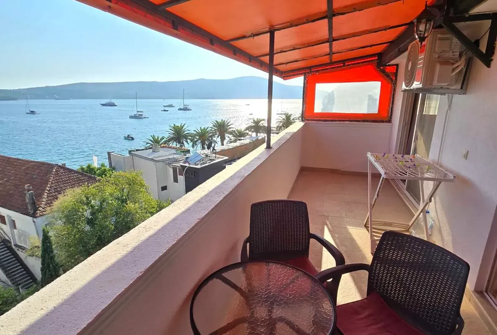 Izdavanje, stan, 45m², Tivat, Crna Gora