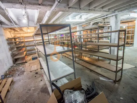 Izdavanje, poslovni prostor, 269m², Centar, Podgorica - image 11