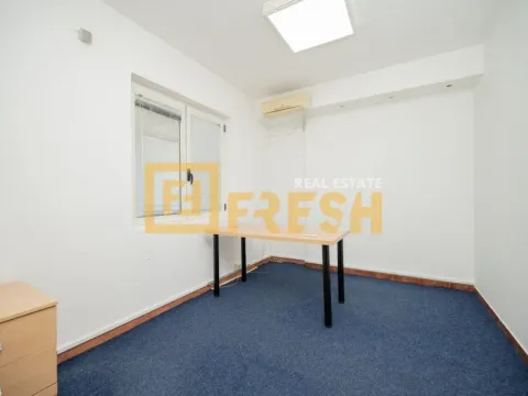 Izdavanje, poslovni prostor, 1000m², Centar, Podgorica - image 36
