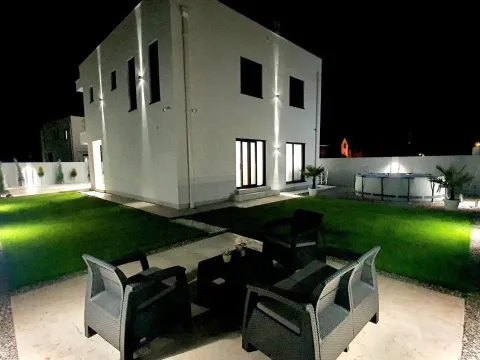 Rent, house, 190m², Tološi, Podgorica - image 4