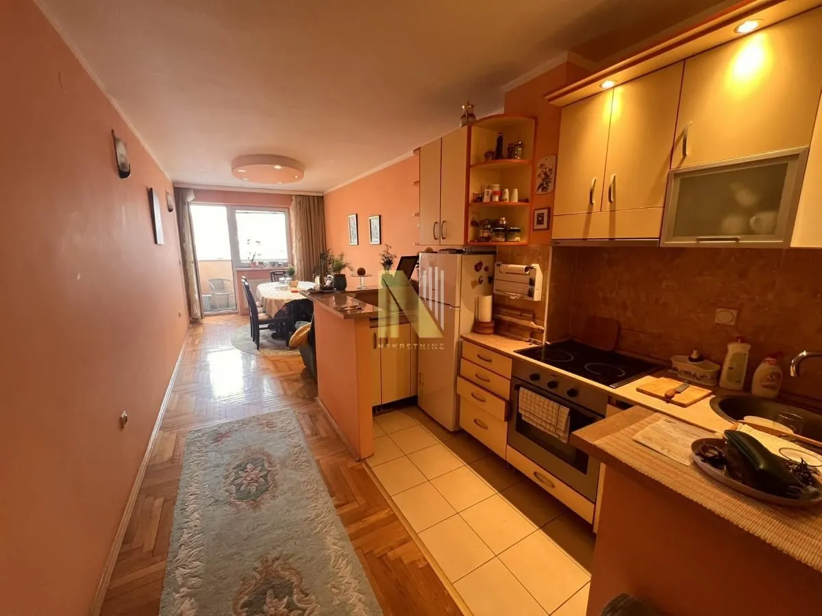 Prodaja, četvorosoban stan, 121m², Sajmište, Novi Sad