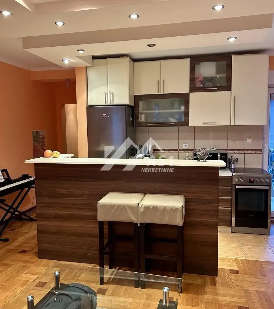Izdavanje, dvosoban stan, 55m², Grbavica, Novi Sad Sve Podlokacije