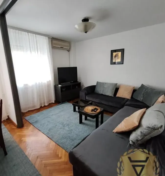 Izdavanje, trosoban stan, 77m², Profesorska Kolonija, Palilula Sve Podlokacije