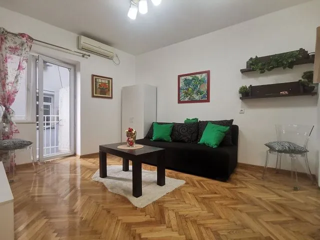 Rent, one bedroom apartment, 25m², Stari Grad, Beograd