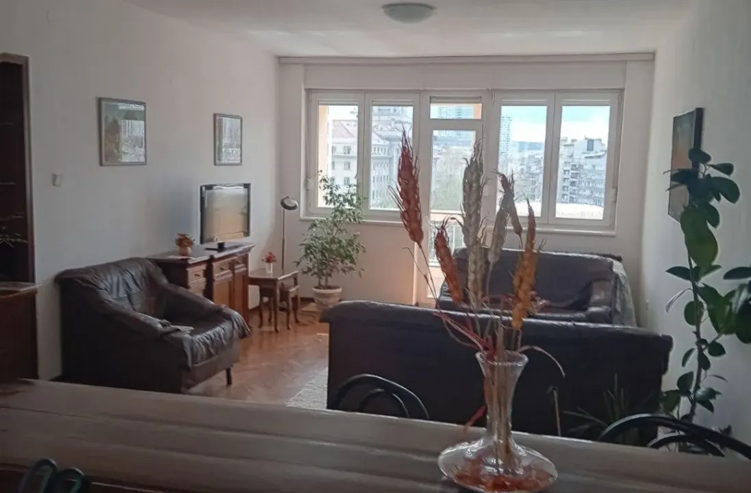 Izdavanje, dvosoban stan, 75m², Savski Venac, Beograd