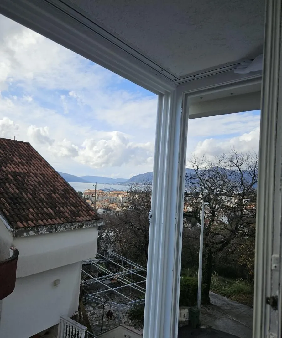 Rent, one bedroom apartment, 56m², Kalimanj, Tivat
