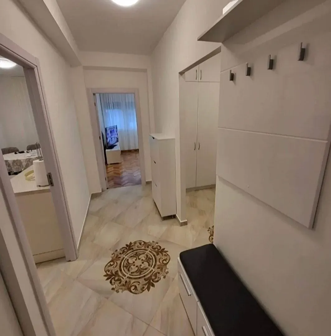 Izdavanje, dvosoban stan, 66m², Centar, Tivat