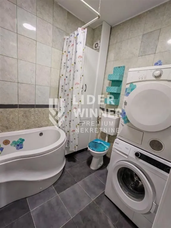 Izdavanje, četvorosoban stan, 120m², Petlovo Brdo, Beograd