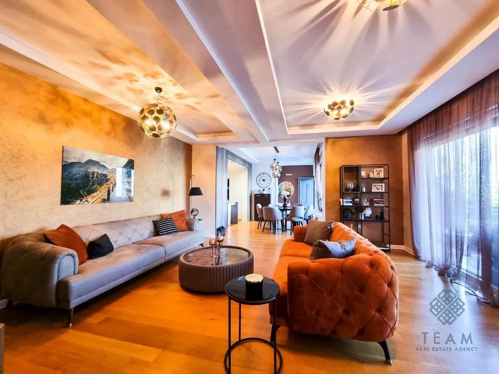 Sale, three bedroom apartment, 156m², Kostanjica, Kotor