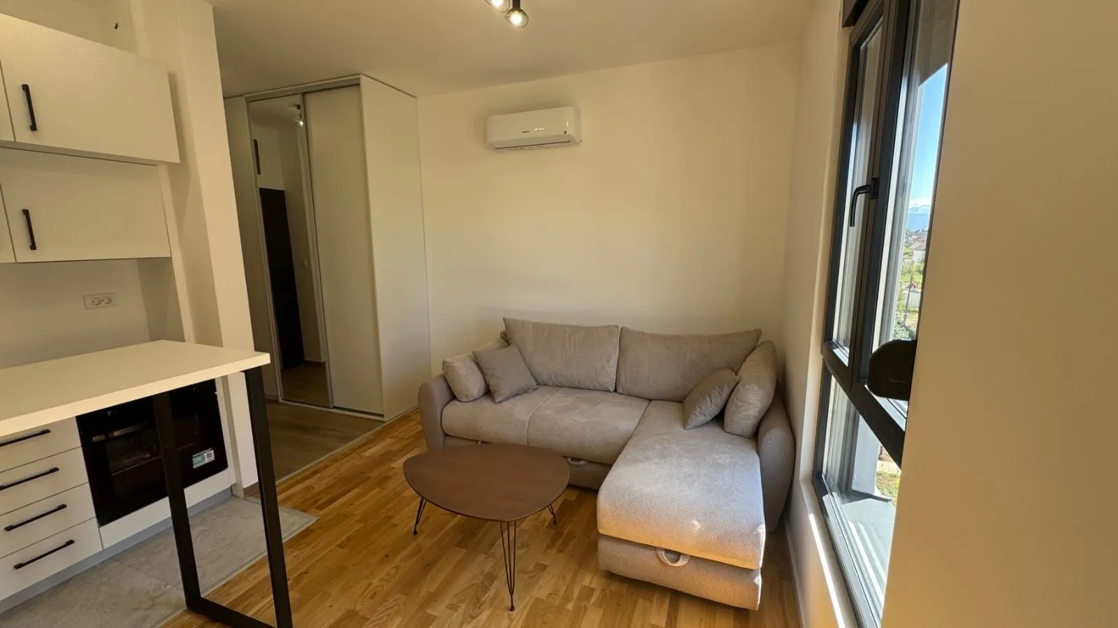 Rent, studio apartment, 21m², Tološi, Podgorica