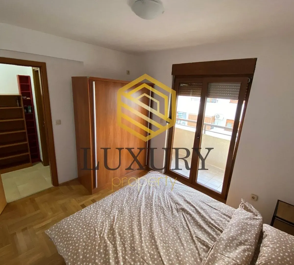 Izdavanje, dvosoban stan, 55m², Stari Aerodrom, Podgorica