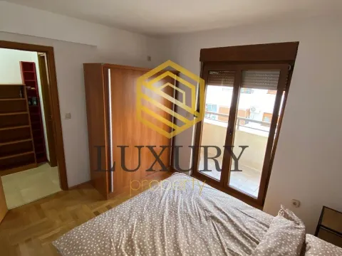 Izdavanje, dvosoban stan, 55m², Stari Aerodrom, Podgorica - image 4