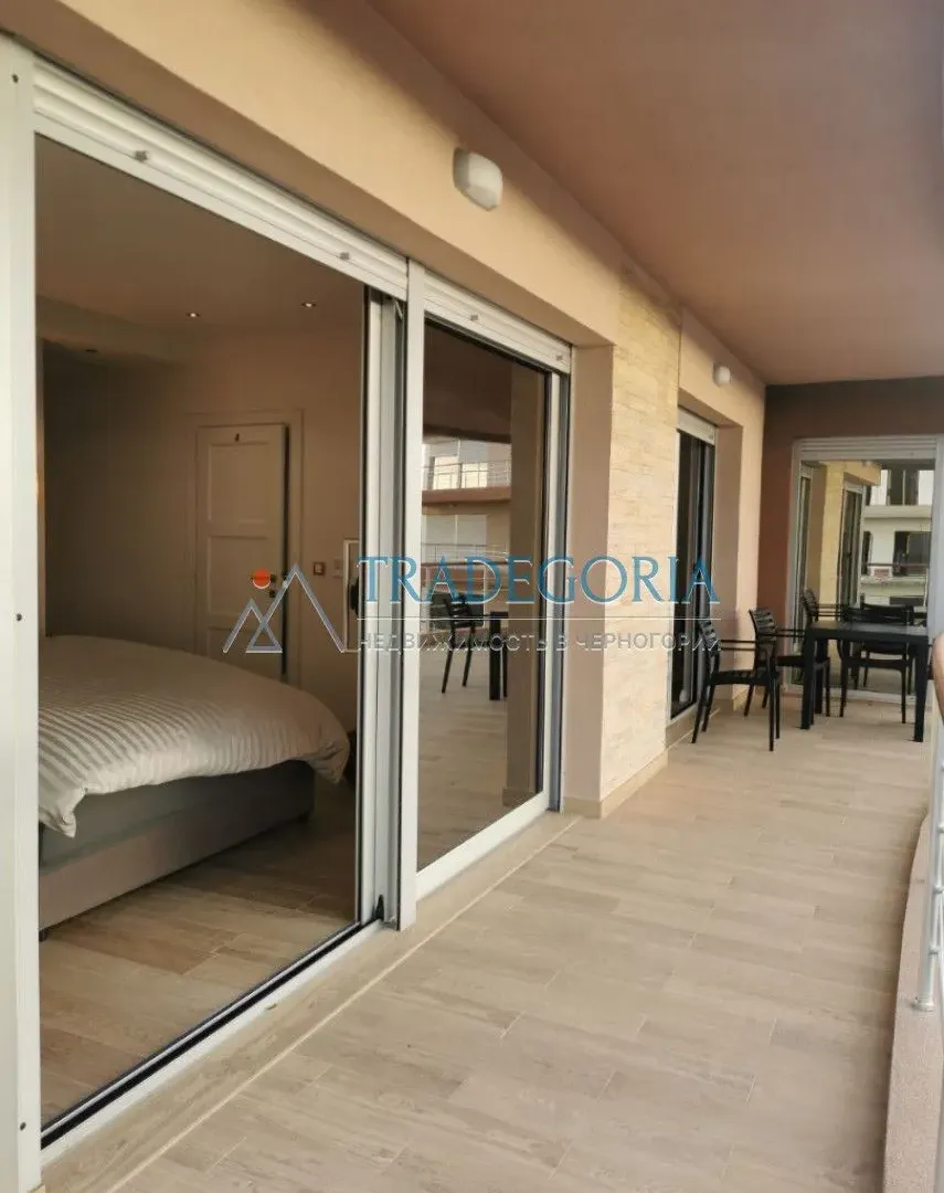 Prodaja, dvosoban stan, 100m², Tivat, Crna Gora