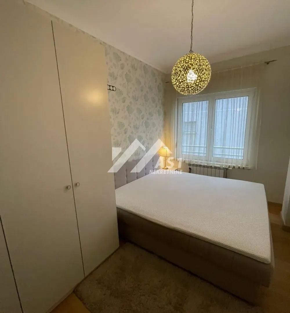 Izdavanje, trosoban stan, 105m², Adamovićevo Naselje, Novi Sad Sve Podlokacije