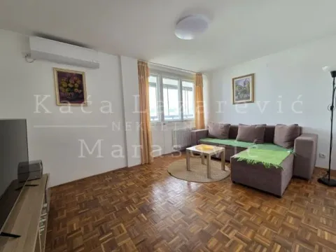 Izdavanje, jednosoban stan, 41m², Šumice, Beograd - image 1
