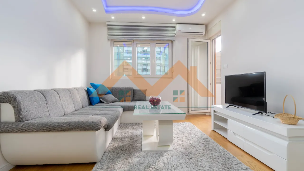 Izdavanje, jednosoban stan, 50m², Central Point, Podgorica