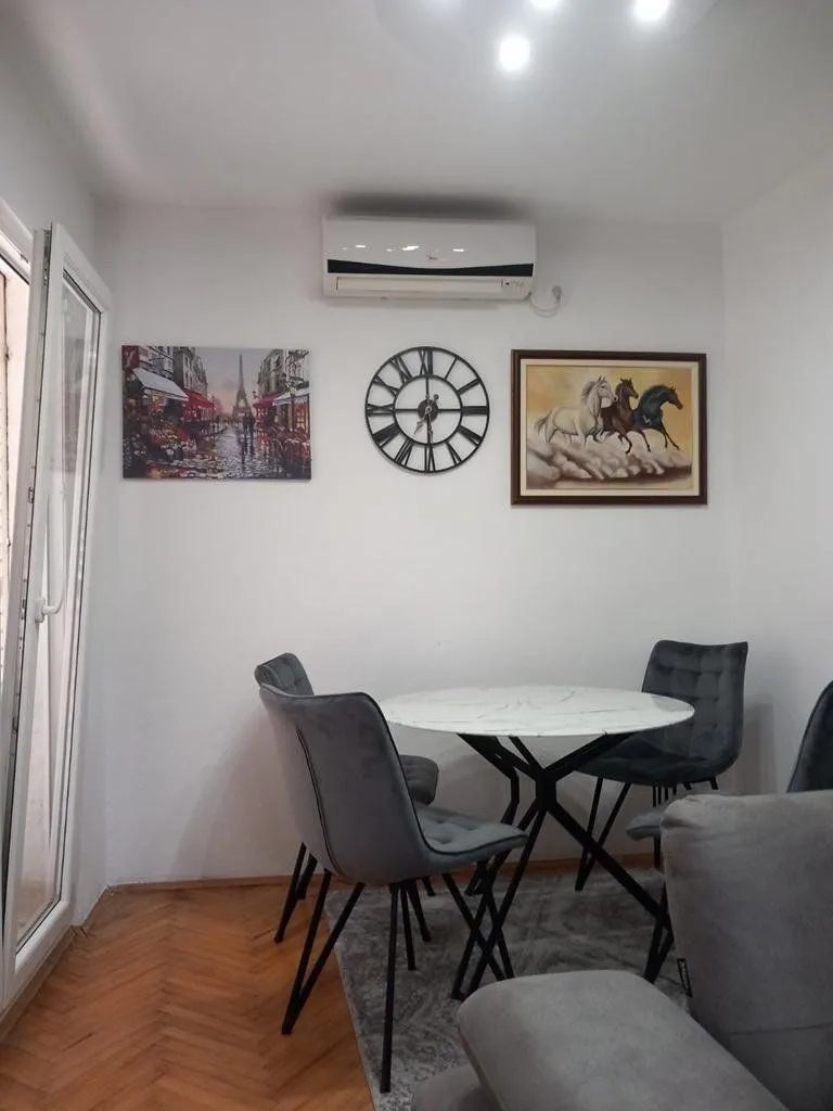 Izdavanje, dvosoban stan, 85m², Gorica C, Podgorica