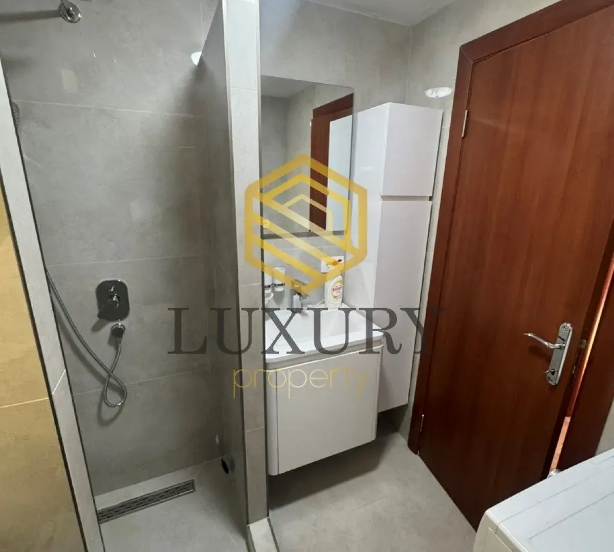 Izdavanje, trosoban stan, 92m², 1 maj, Podgorica