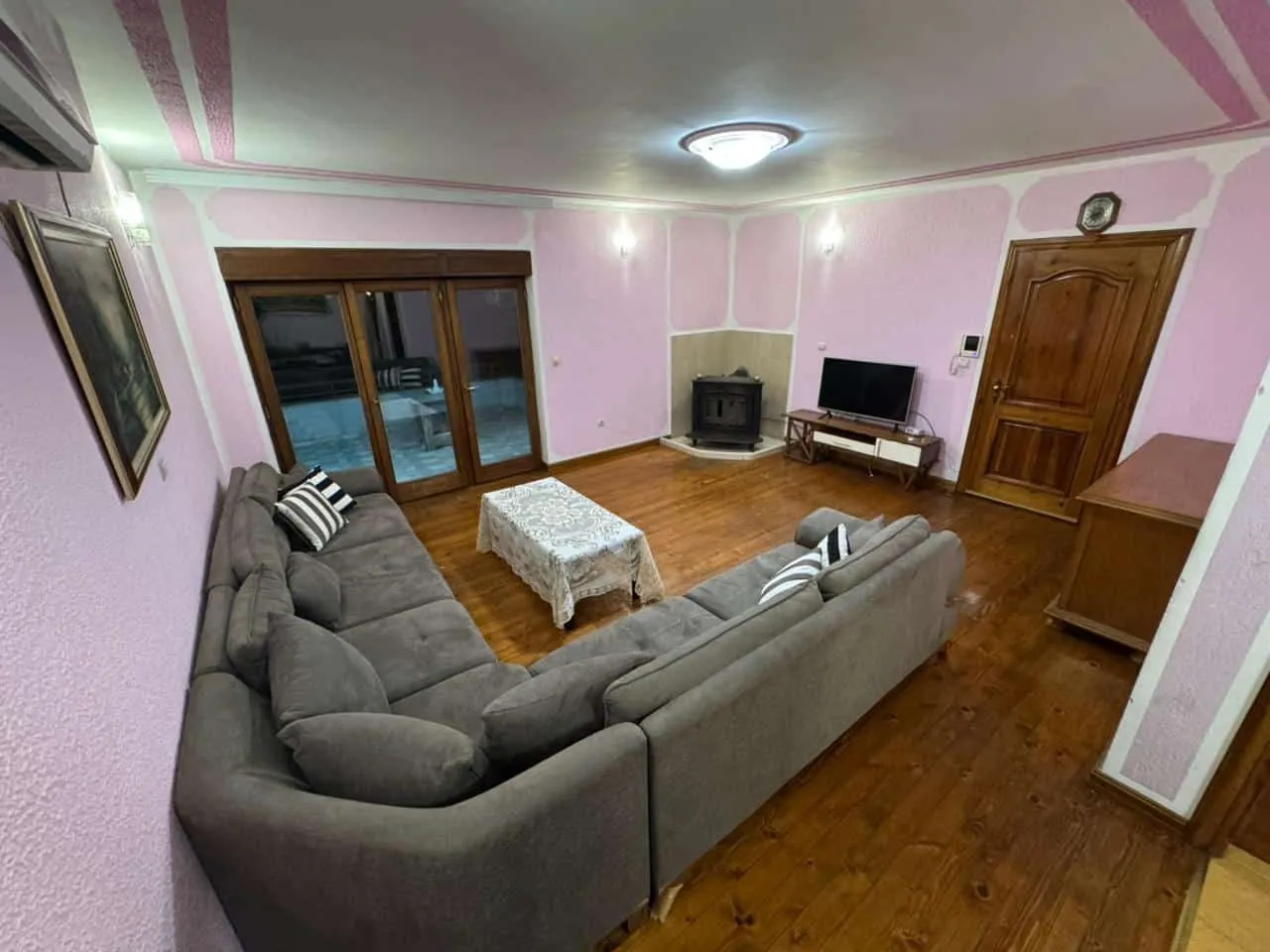 Izdavanje, kuća, 200m², Masline, Podgorica