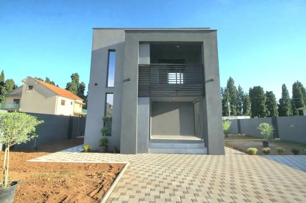 Prodaja, kuća, 170m², Tološi, Podgorica