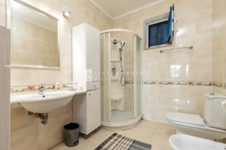 Izdavanje, jednosoban stan, 92m², Centar, Herceg Novi