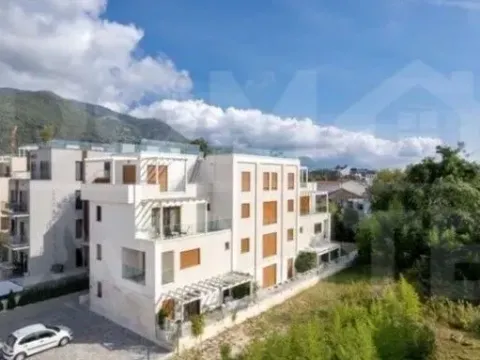 Rent, two bedroom apartment, 70m², Tivat, Crna Gora - image 6