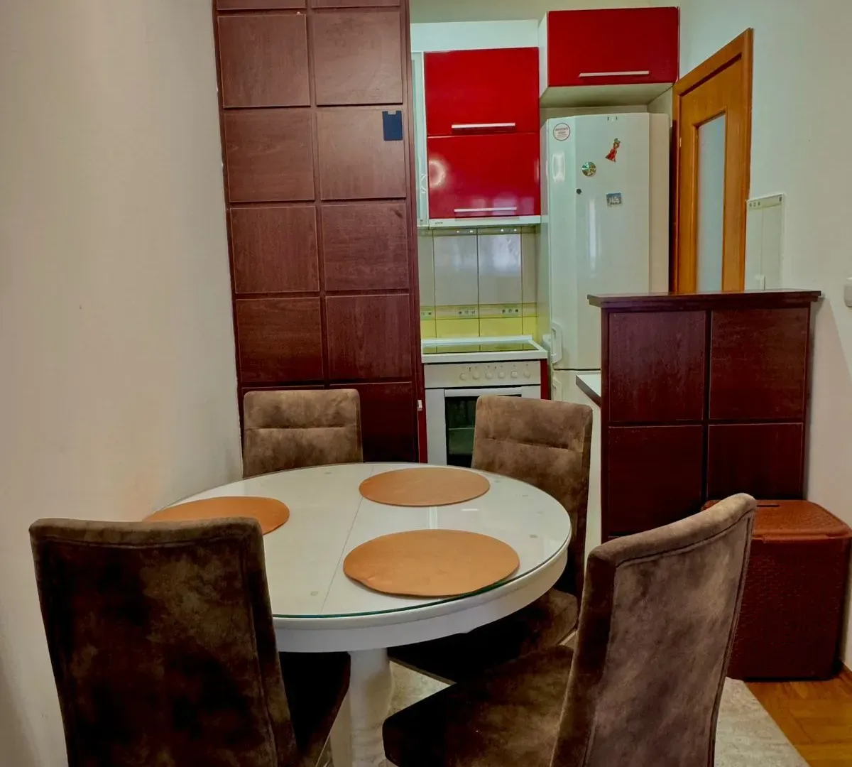 Izdavanje, dvosoban stan, 60m², Krivi Most, Podgorica