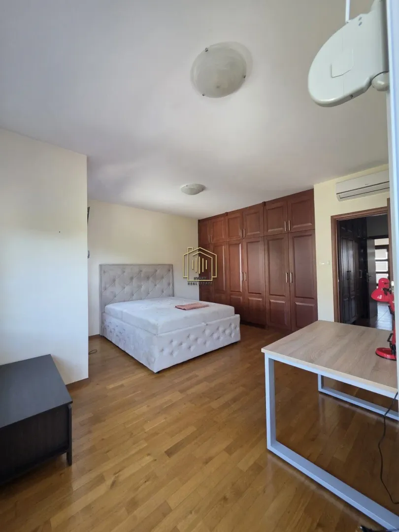 Izdavanje, trosoban stan, 125m², Gorica C, Podgorica