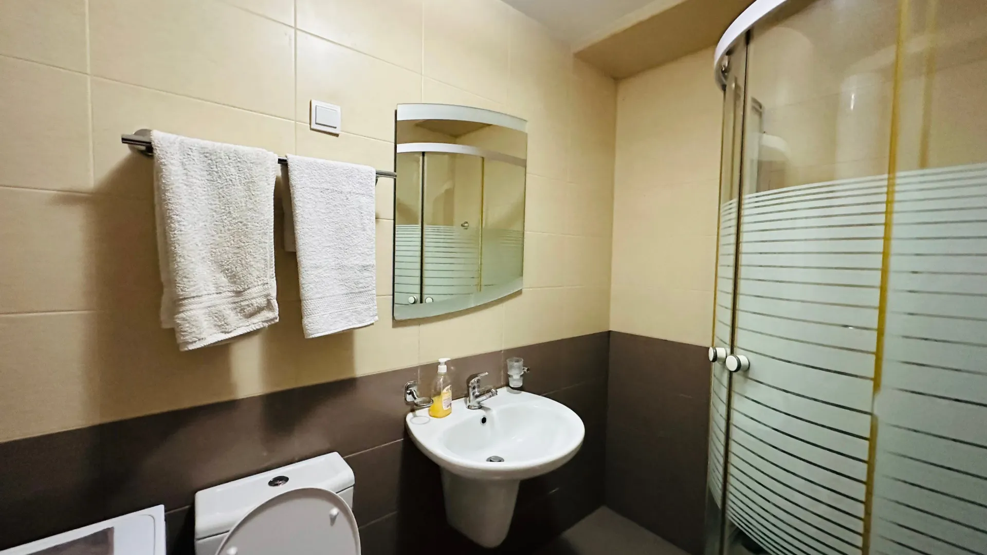 Izdavanje, dvosoban stan, 60m², Stari Aerodrom, Podgorica