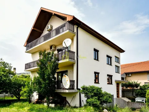 Prodaja, kuća, 370m², Tološi, Podgorica - image 30