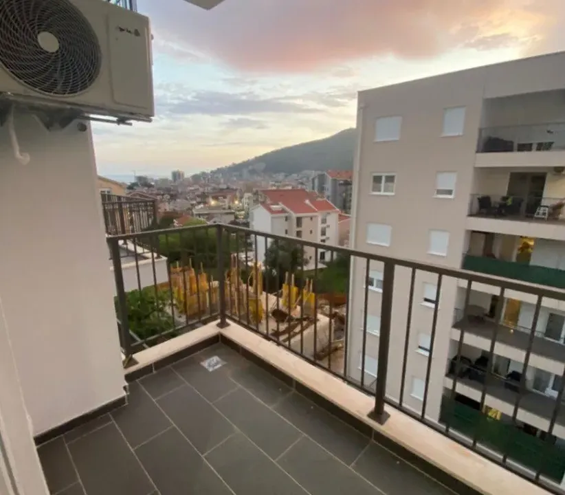 Izdavanje, jednosoban stan, 45m², Lazi, Budva